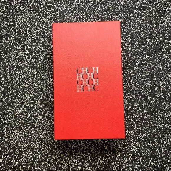 Red Carolina Herrera Gift Box - Picture 2 of 9